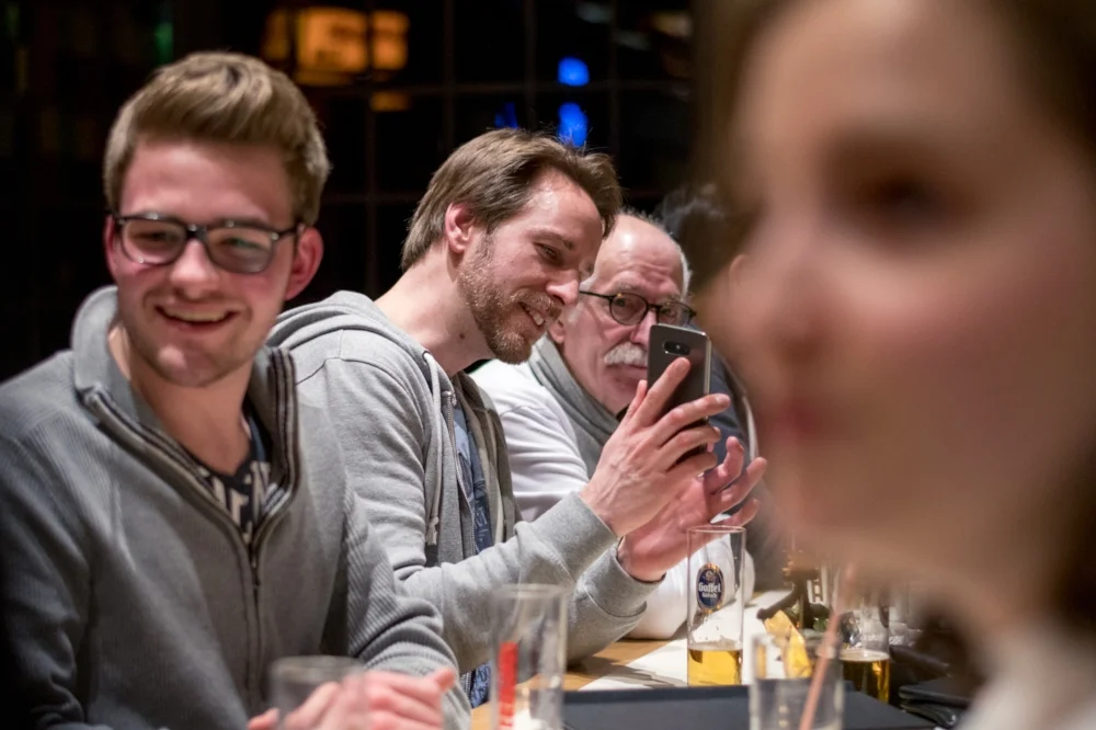 Heutzutage immer beliebter. Das Smartphone mit den besten Fotos ist immer dabei ;-)