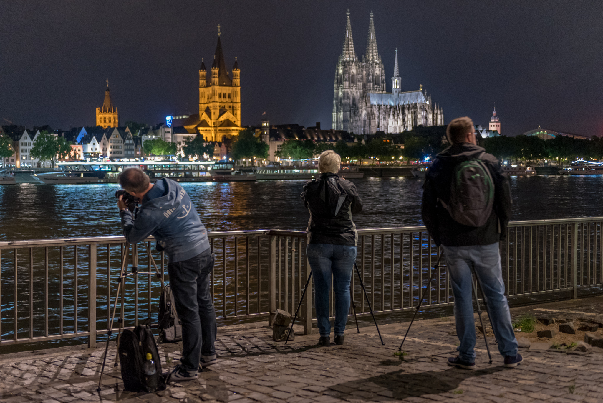 2017-07-28 Nachtkurseindrücke Teilnehmer vor Kölner Dom