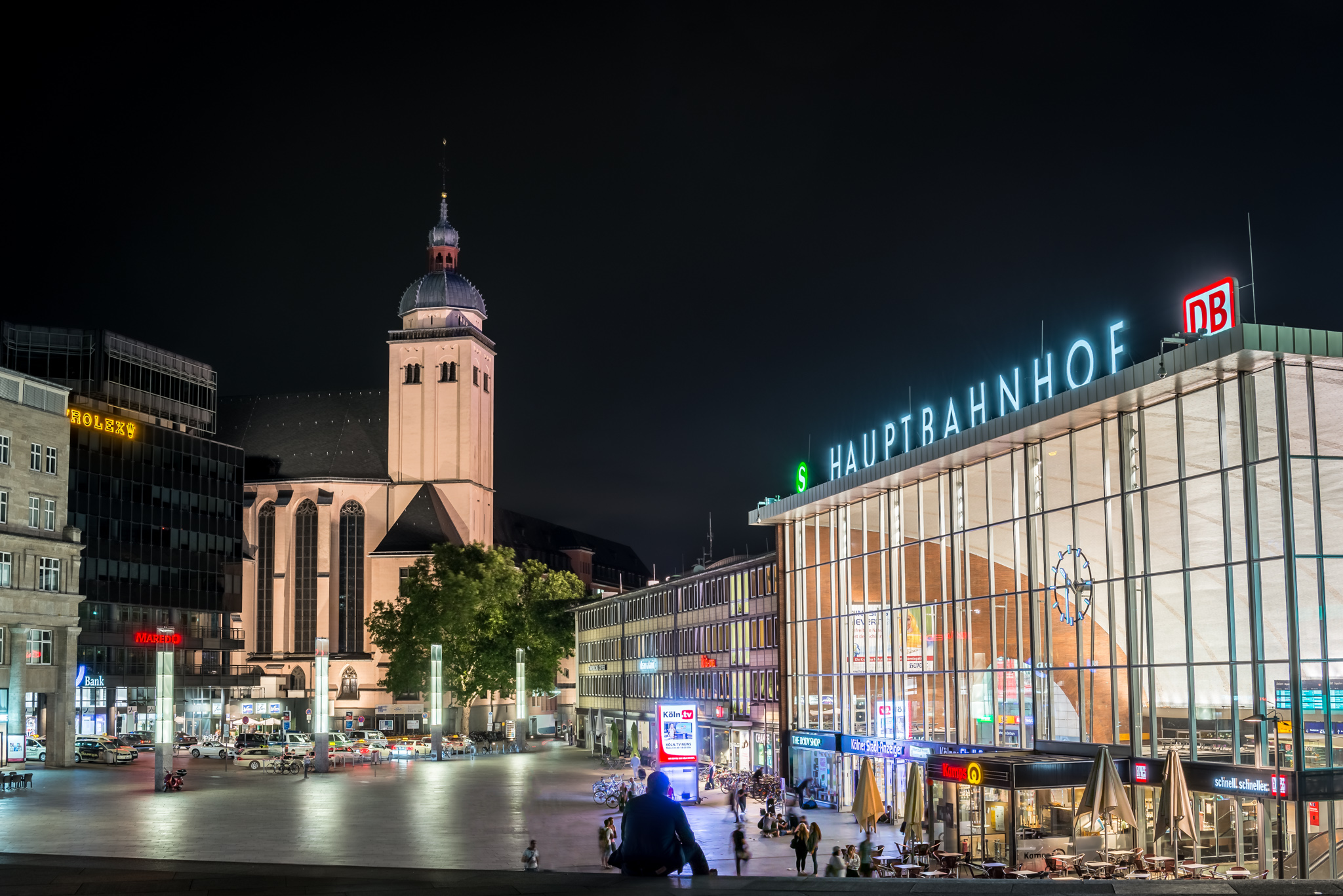 Hauptbahnhof Vorplatz bei Nacht (Copy)