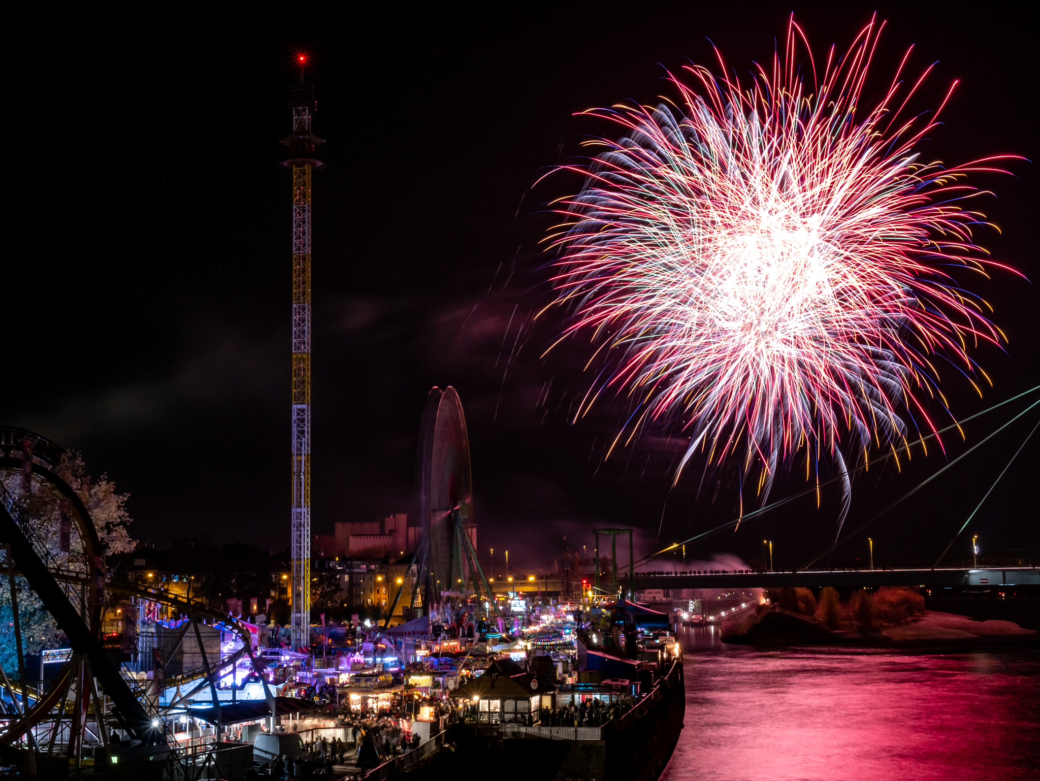 Herbstkirmes von Deutzer Brücke mit Feuerwerk 2018