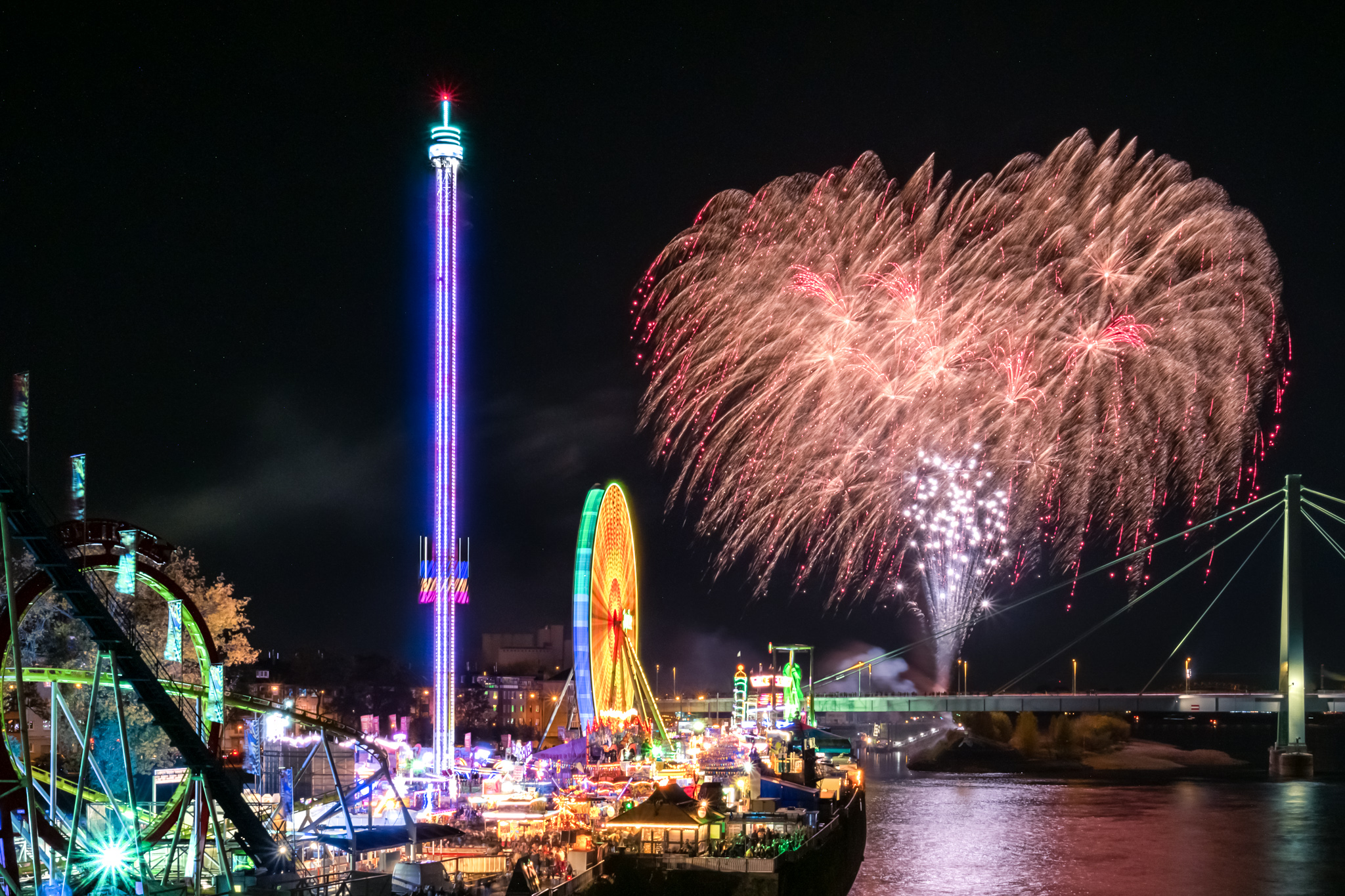 Herbstkirmes von Deutzer Brücke mit Feuerwerk montage 2018