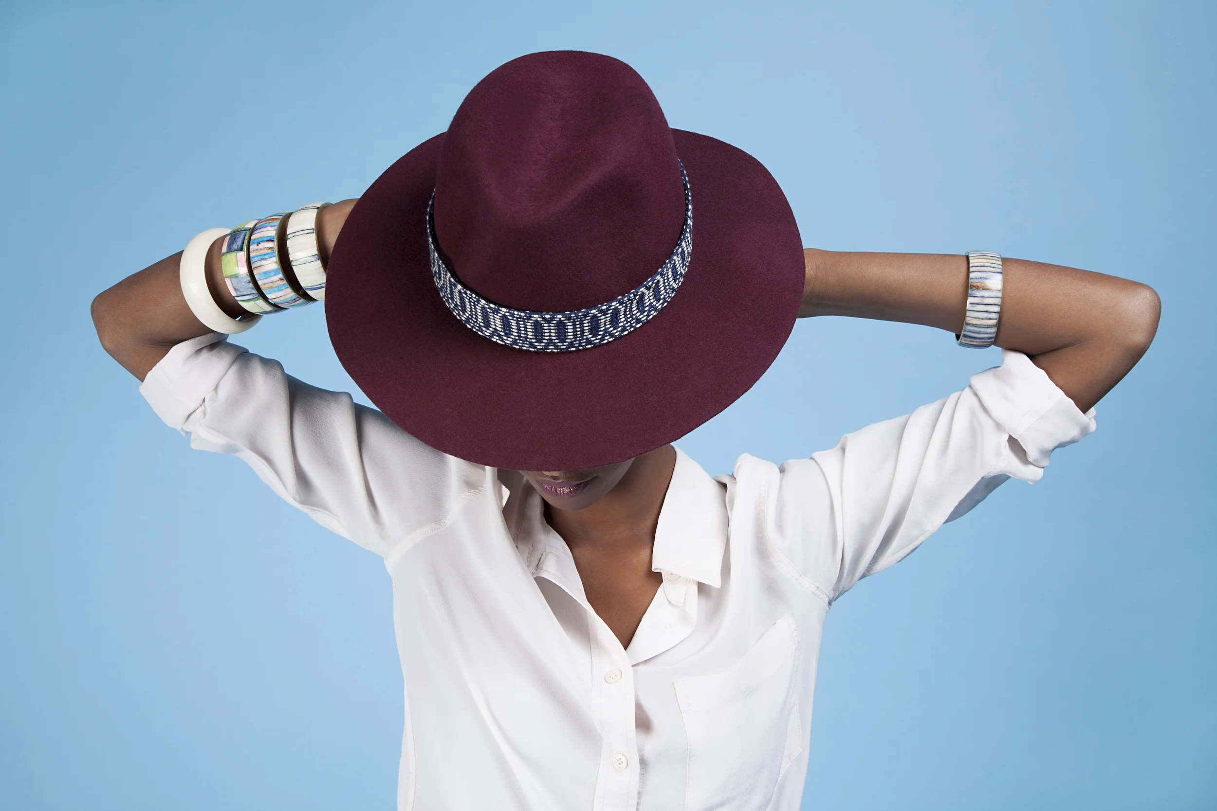 Séq.4 Close up chapeau Bordeaux Marie - copie.jpg