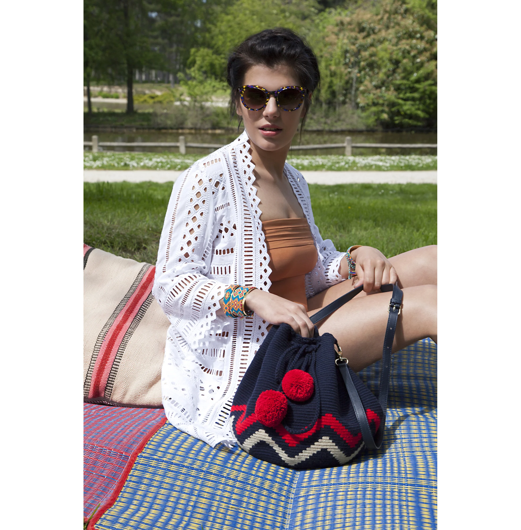 DP Maillot avec blouse blanche ouverte - copie .jpg