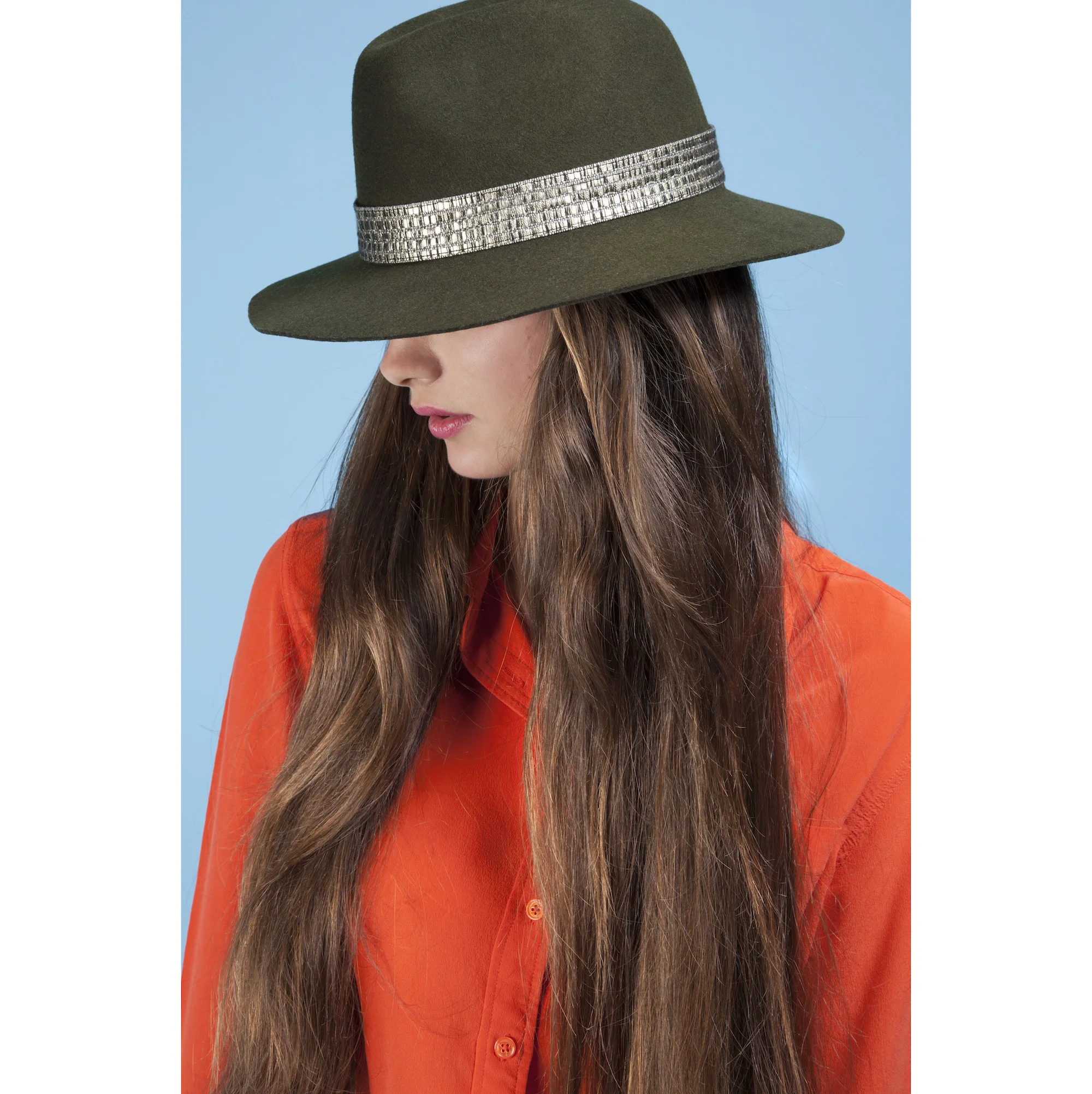 DP Séq.4 Close up chapeau Olga profil - copie 3.jpg