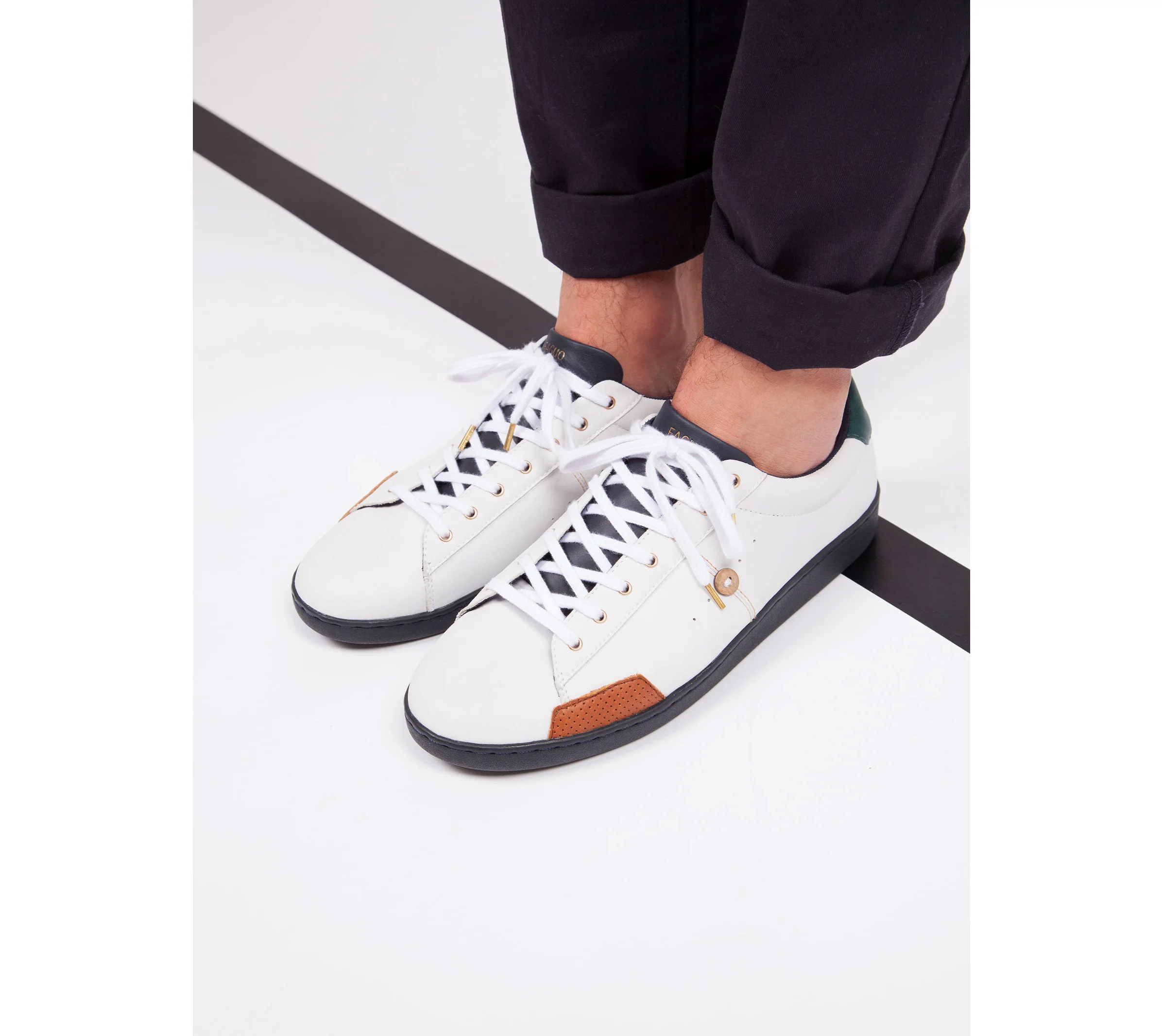 DP close up tennis blanches.jpg