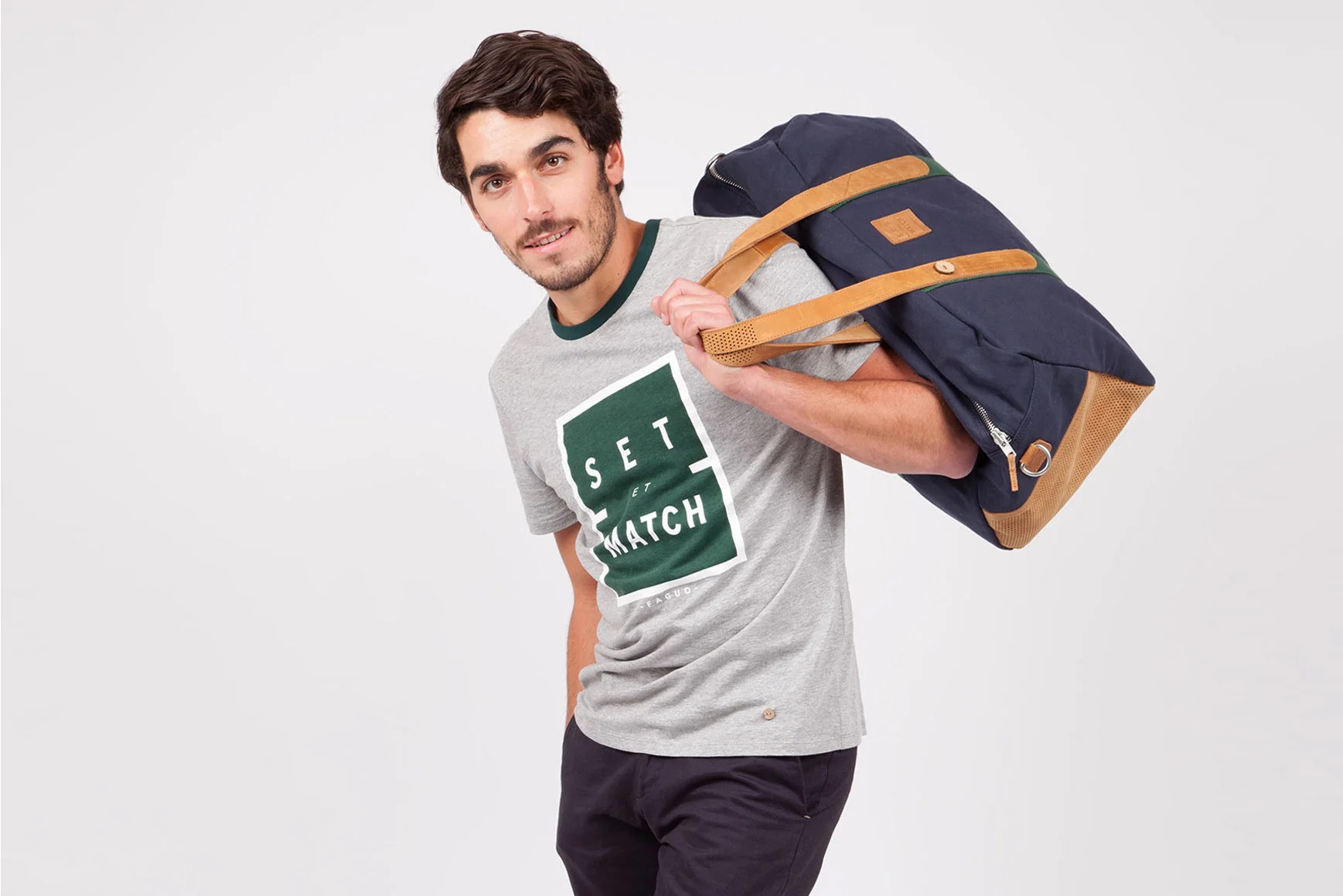 Entier sac brides camel sur épaule.horizontal.jpg