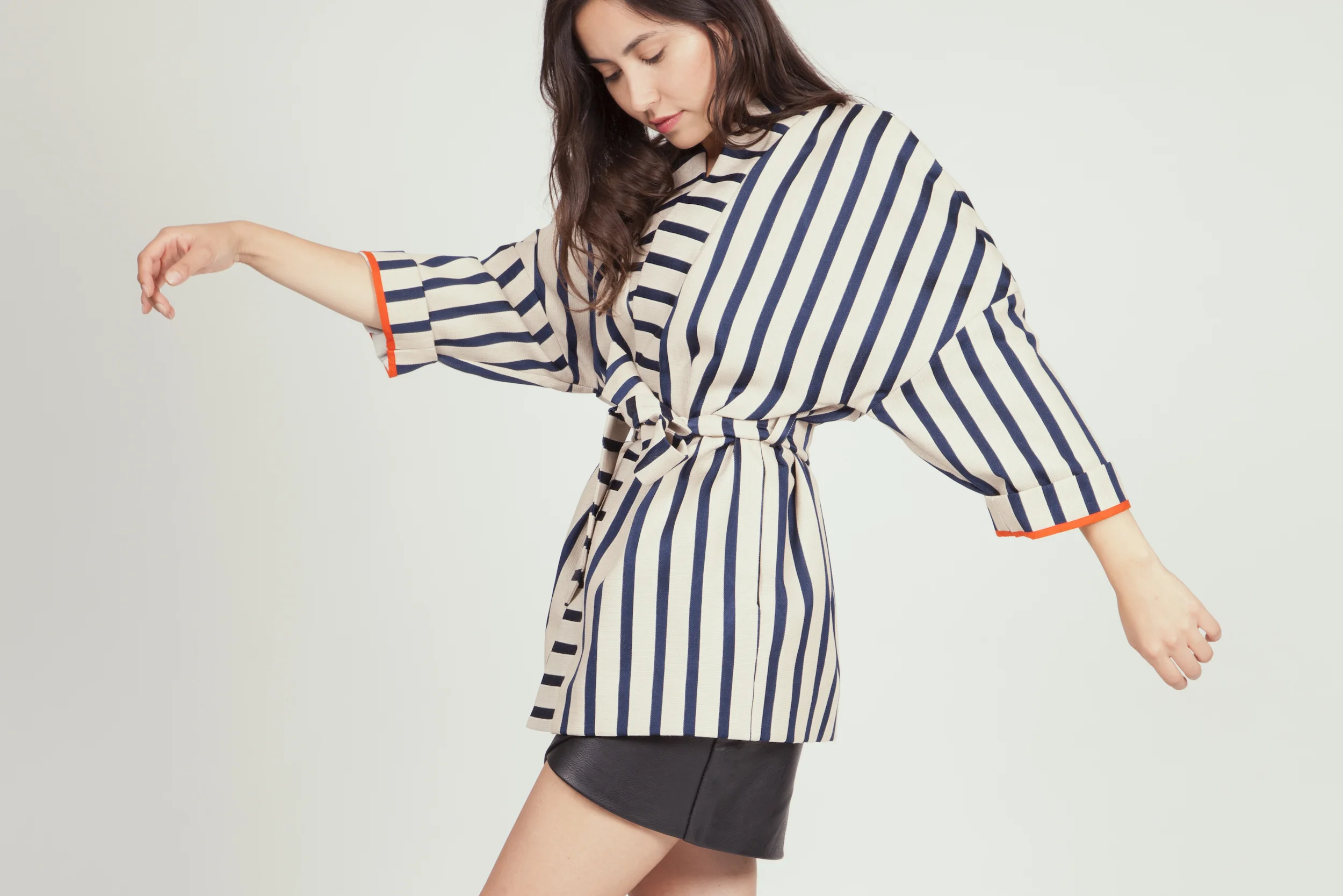 Kimono rayé profil copie.jpg