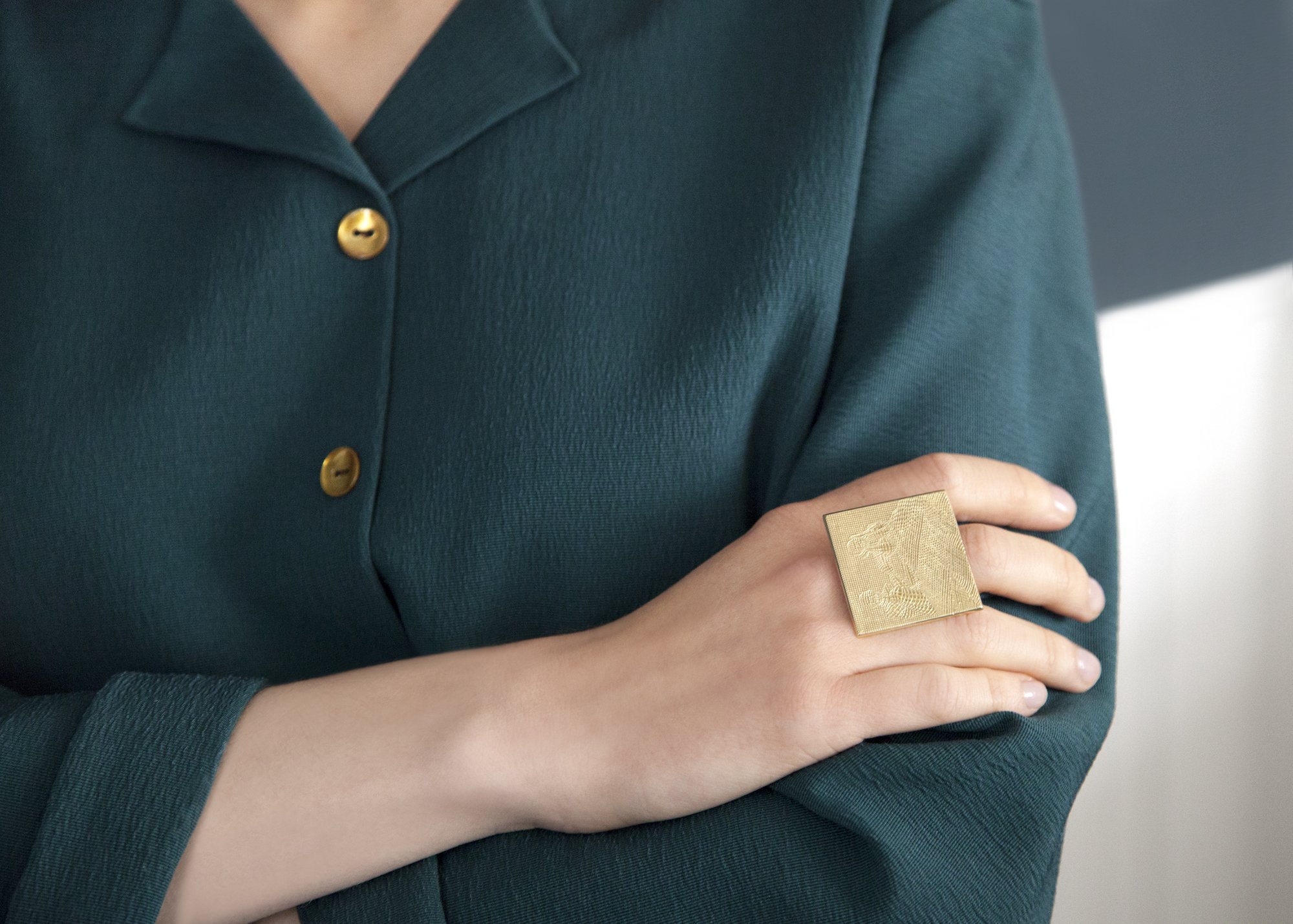 Bague or zoomée copie.jpg