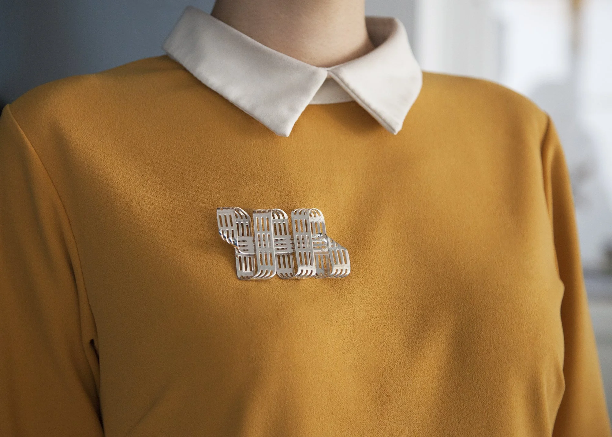 Broche argent zoom copie.jpg
