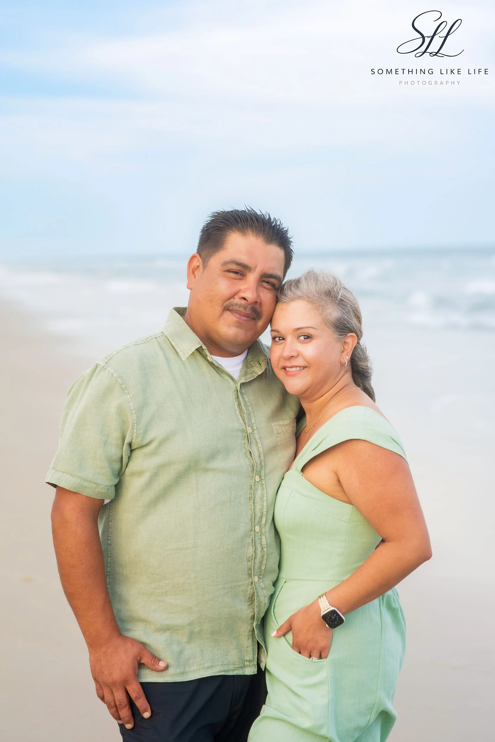 romantic-couple-beach-portraits-pawleys-island-coastal-session