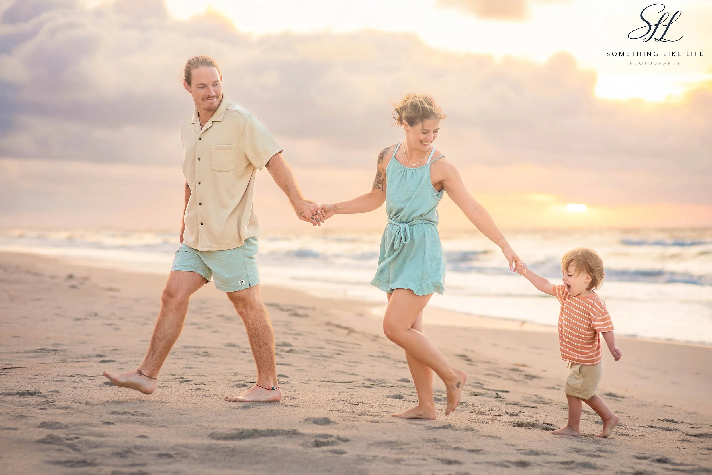 myrtle-beach-sunrise-family-session-walking-on-beach
