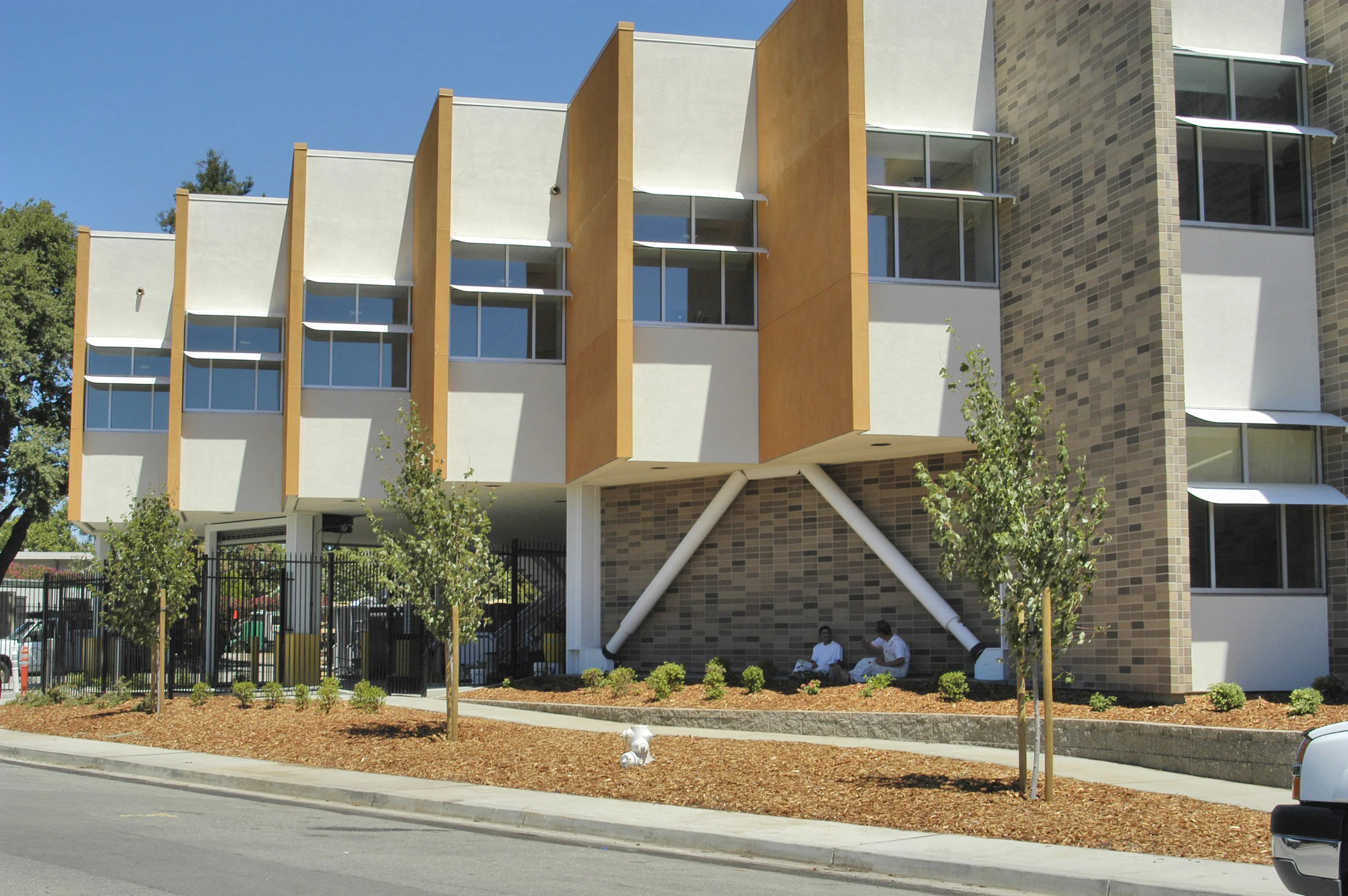 viscous dampers southern exterior 02.jpg