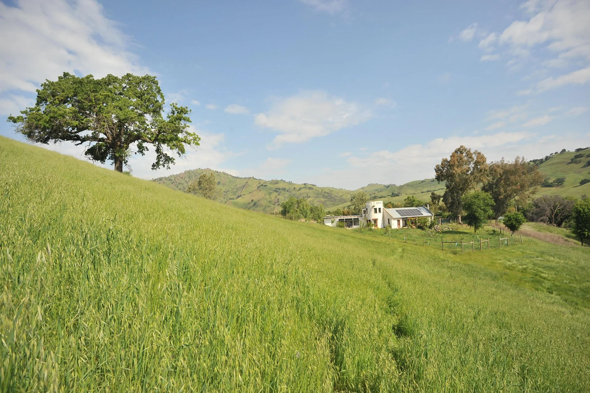 Valley Home from Afar 1920px.jpg