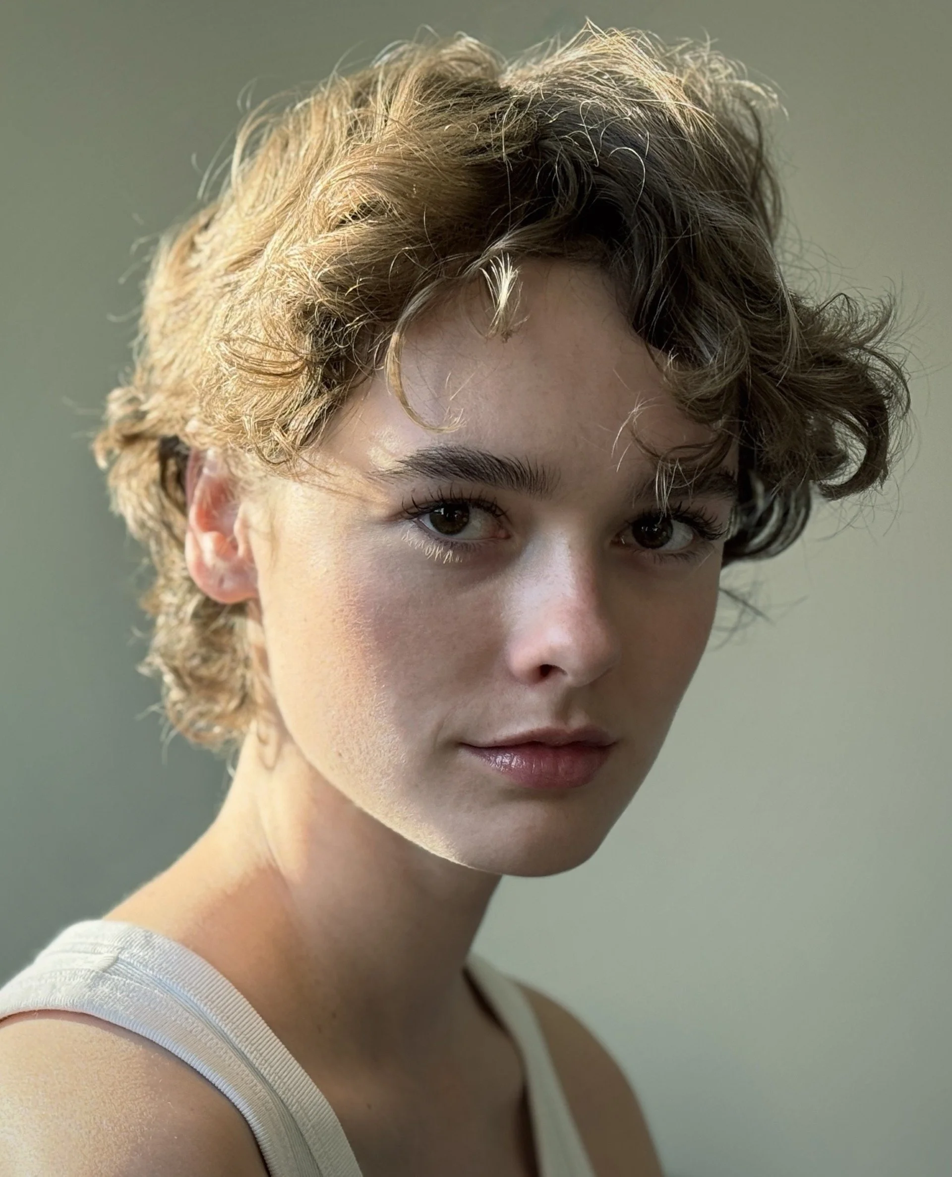 Mies Van Rooijen as Siobhan Looney