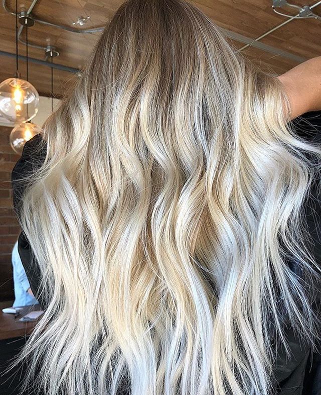 Happy Saturday! Snag some beach hair with @hairbykaitlyn.sbs at either one of our locations.
.
.
#beachblonde#blondehair#charlestonblonde#charlestoncolor#charlestonsalon#charlestonstylist#mountpleasant