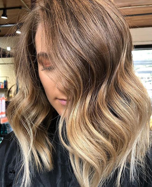 That blend 👏🏻👏🏻👏🏻. Book with @bayleebepaintin at our west Ashley location.
.
.
#charleston#charlestonsc#charlestonblonde#charlestonhair#charlestonbalayage#charlestonhairstylist#charlestonhairartist#charlestonartist