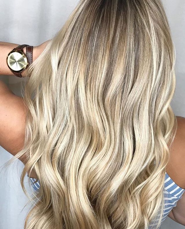 It’s time to start thinking about holiday appointments! Crazy right? You can book your holiday hair with @hairbyabby.sbs at either one of our locations.
.
.
#charlestonblonde#charleston#charlestonhair#avondale#charlestonbalayage#charlestonart#charlestonartist#florencehurricane#holidayhair