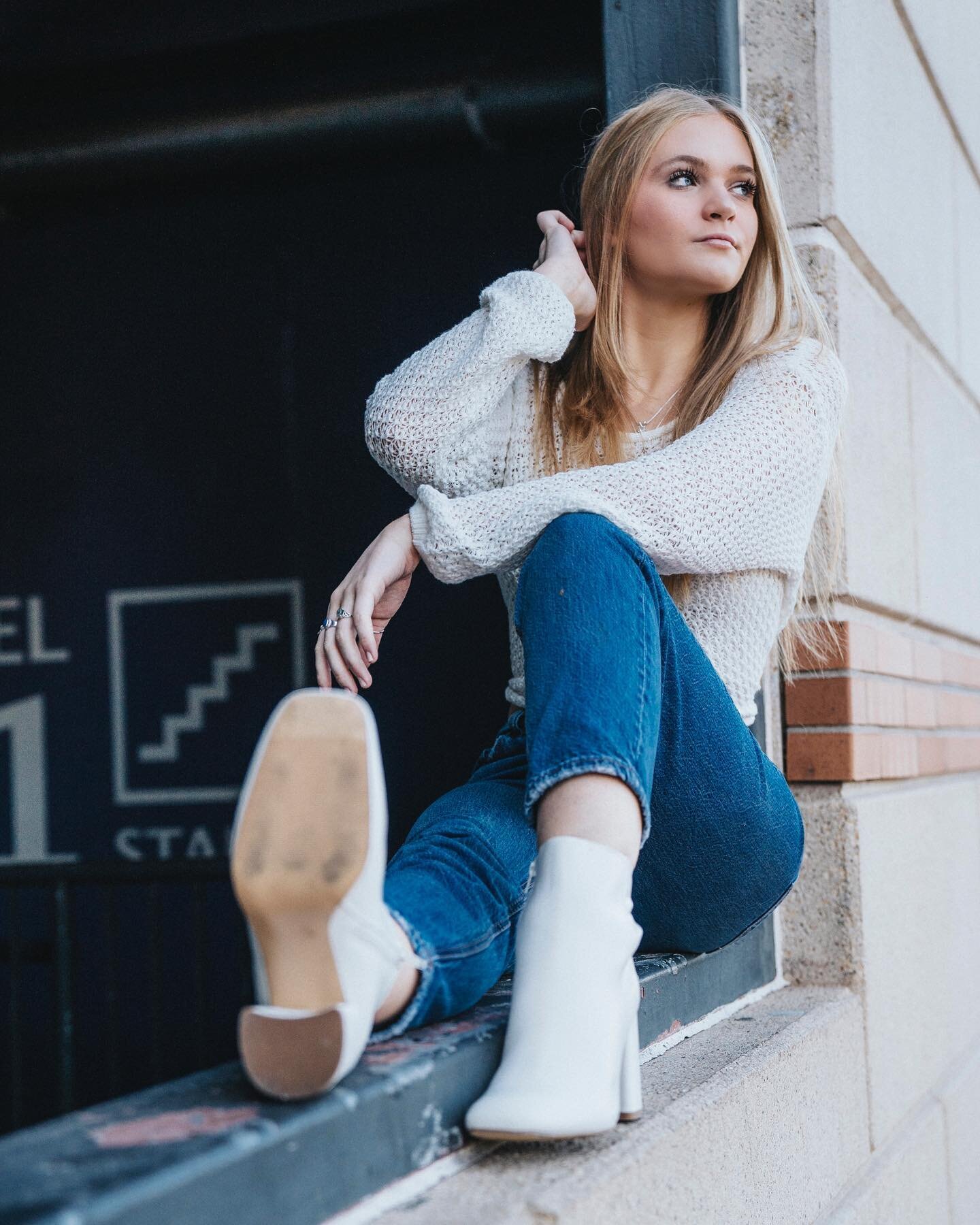 Love the editorial vibe! @coco_legrand_ 🤩
 

#stlouisphotographer #stlouisseniorphotographer #seniorpictures #kirkwood