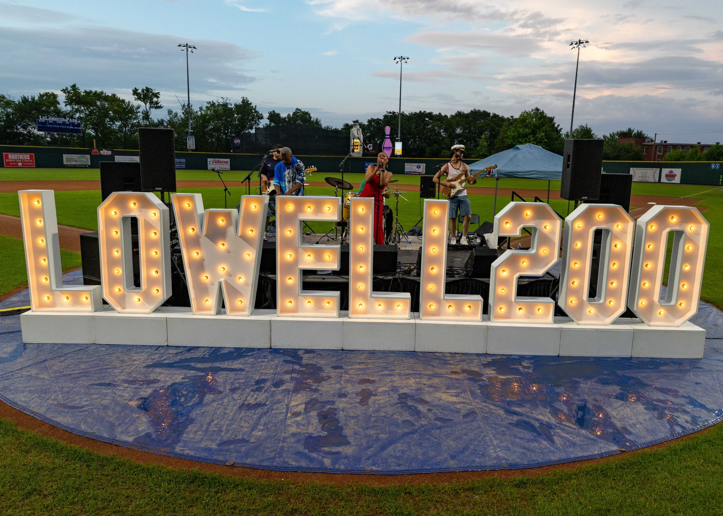 lowelljuly4th-low-res-75_55382234738_o.jpg