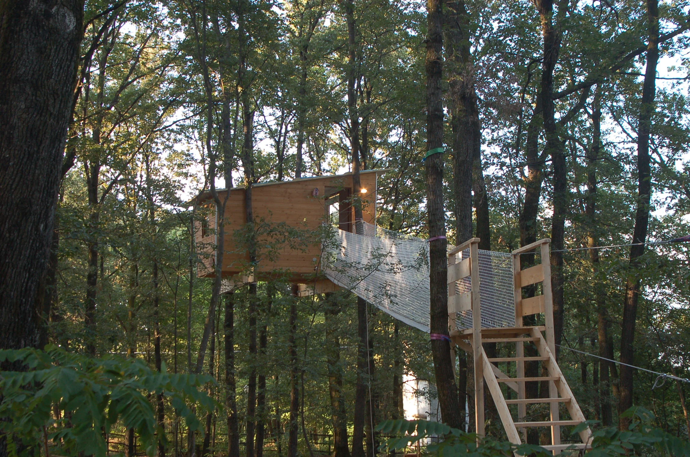 Accesso alla casa dal ponte tibetano