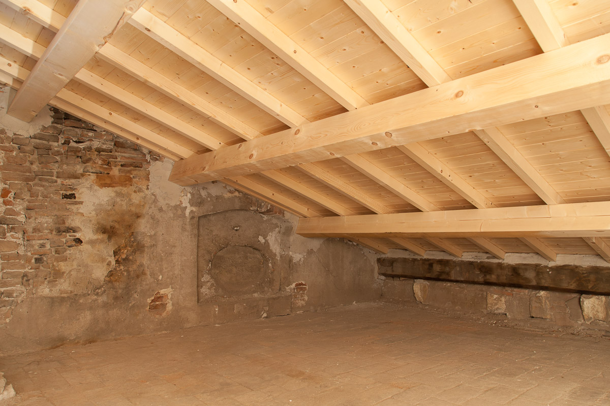 Sottotetto in legno e tavelle dopo i lavori