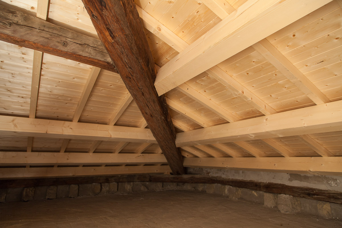 Sottotetto in legno e tavelle dopo i lavori