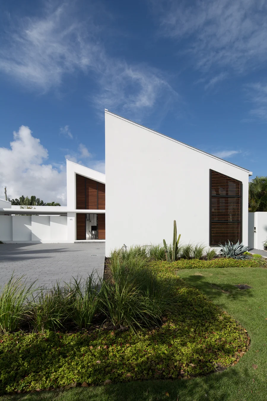 110 Seabreeze by SILBERSTEIN ARCHITECTS Photo by Robin Hill (c) LO RES (2).jpg