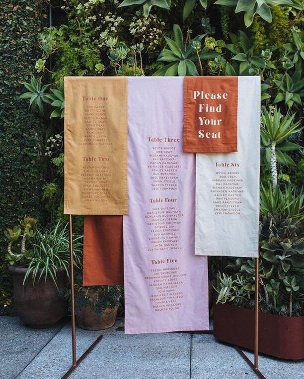 #protiptuesday⠀⠀⠀⠀⠀⠀⠀⠀⠀
Want to be more environmentally conscious with your event decor? Go cloth! Instead of wasting paper or plastic, use fabric to create your seating chart banners - or any signage! Make your event prettier, and greener, all at th