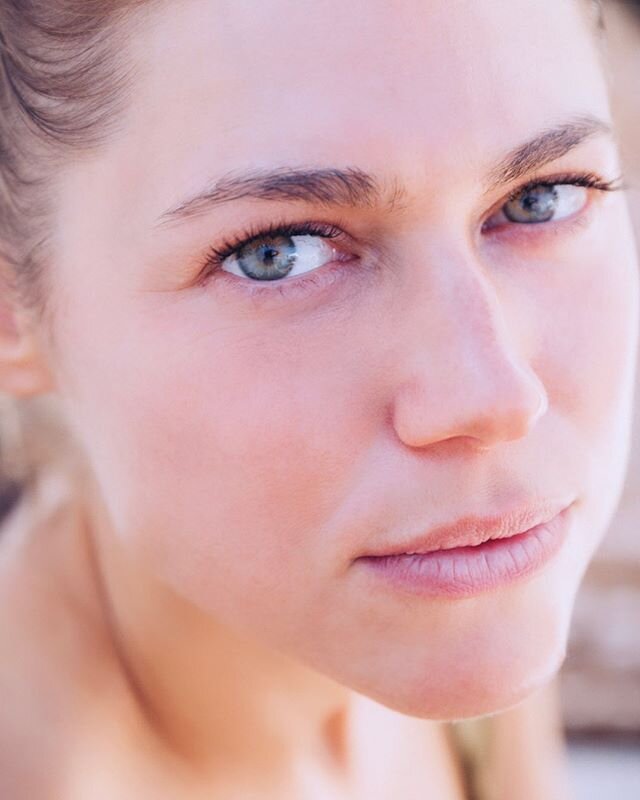 New lashes.  Who dis. ✨🌸 For those of you wondering if lashes hold up to the elements, just ask @samneider.  She swims in the ocean or surfs every day after a 2 mile run and HIIT workout, and she comes in for lash fills about every 3 weeks.  If you&