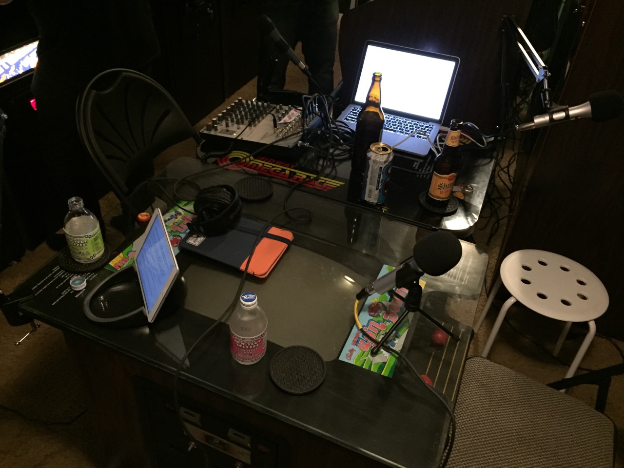 Haven't you heard? New York Seltzer is back. it's all about podcasting on stinky cocktail cabinets.