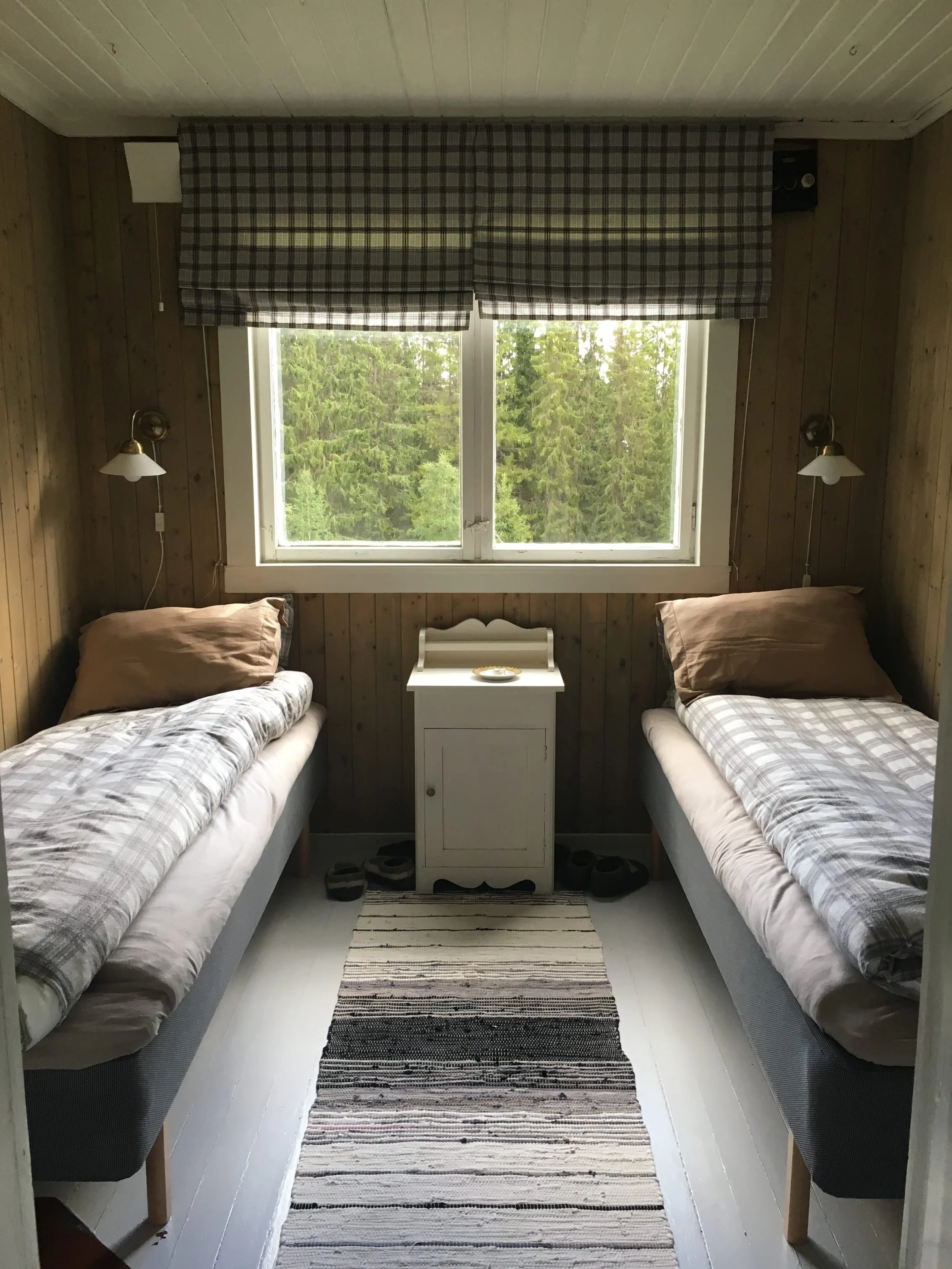 Simple and cozy bedroom