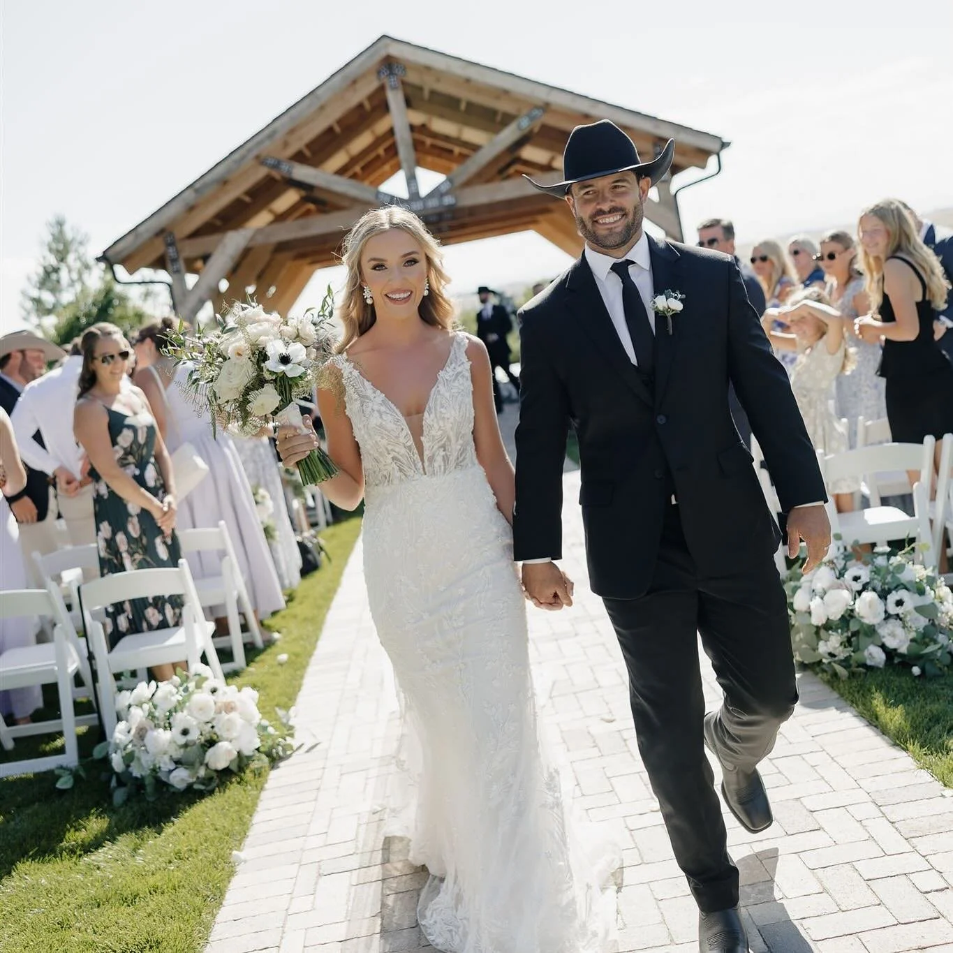 over this summer heat but will never be over this year&rsquo;s summer weddings ✨
📸 @sarahkempersphoto