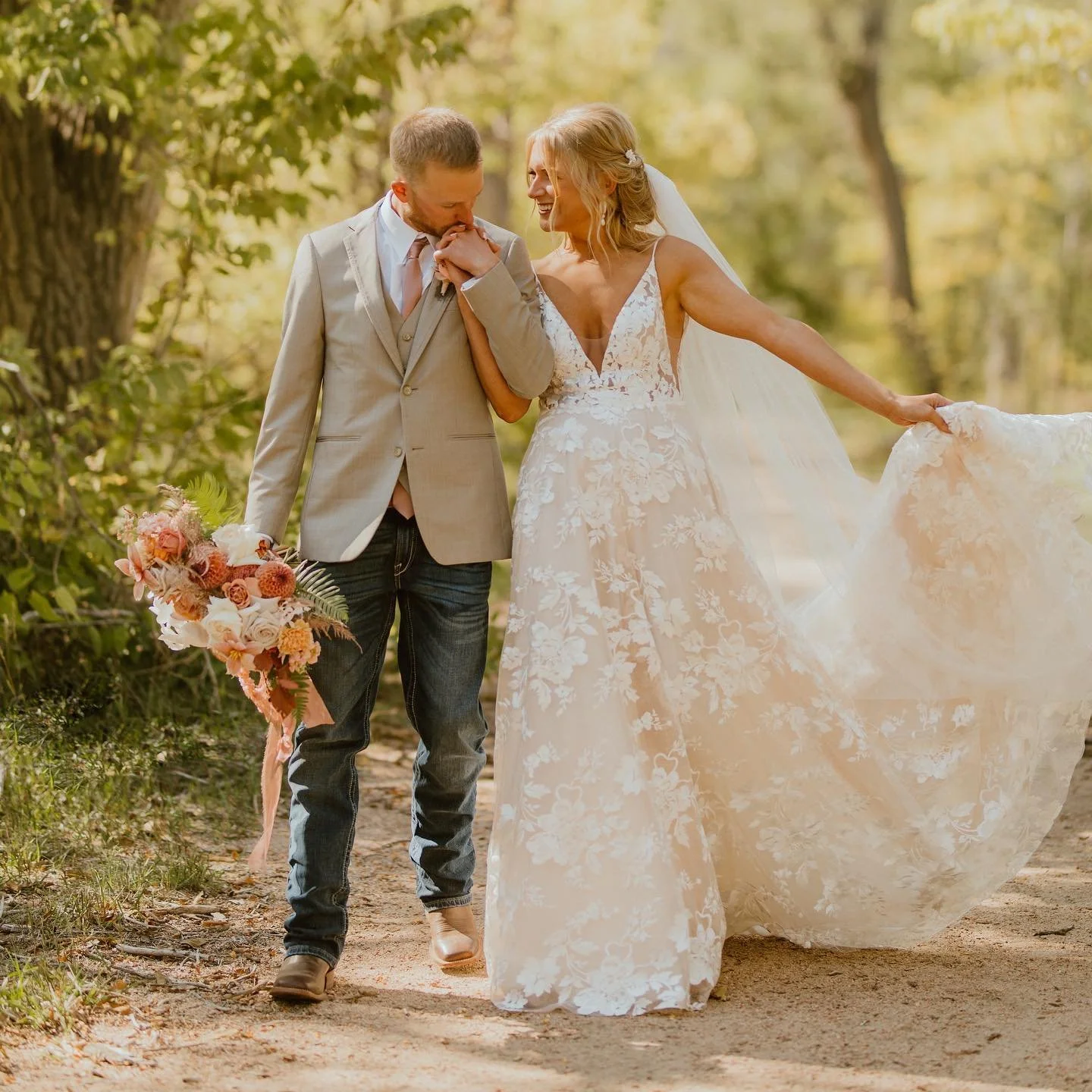 This epic day is featured in @rockymtnbride today! ✨ Link in bio. 

Photo: @inlauraslens 
Video: @the_sonderfilms 
Florals: @palmerflowerweddings 
Rentals: @flexxproductions 
Dress: @aandbe_bridalshop @madewithlovebridal 
Bridesmaids Dresses: @shopre