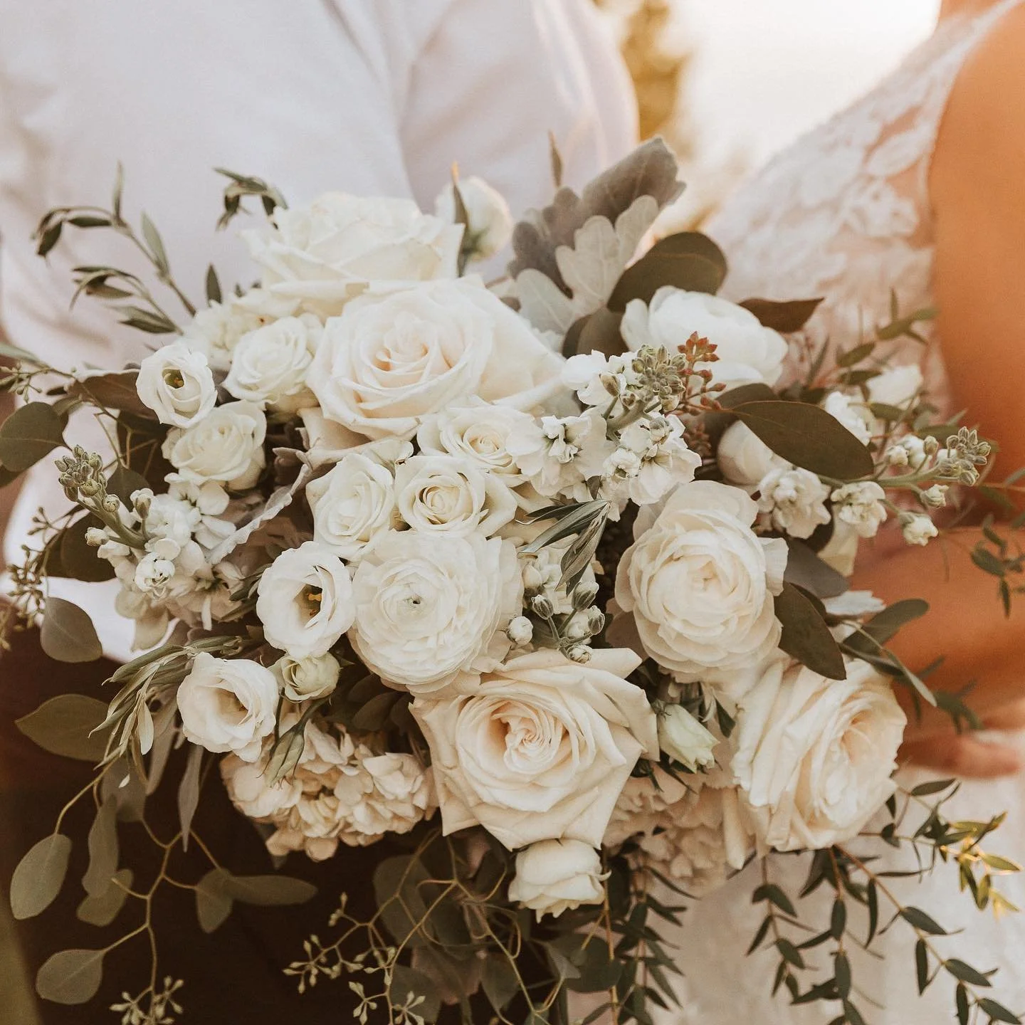 Hey there gorgeous ✨

Florals: @kimballfloral 
Photography: @aliciadeliaphoto