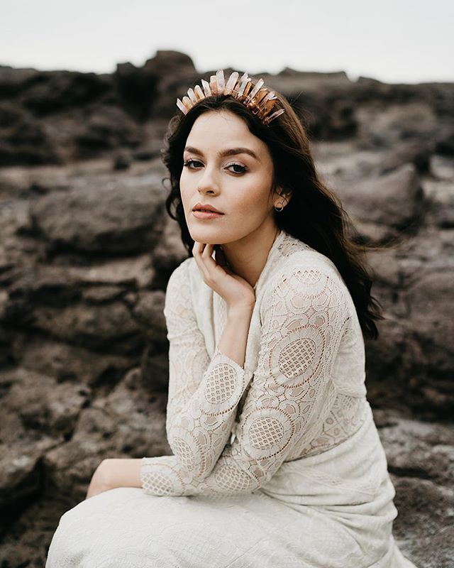 It&rsquo;s always an honor to be part of projects that inspire us. We love how our head piece looked on beautiful Emma. Thank you to the talented team who made this possible 💕

Fot&oacute;grafos: @chelizondo @thetimeswehave 
Organizaci&oacute;n y st
