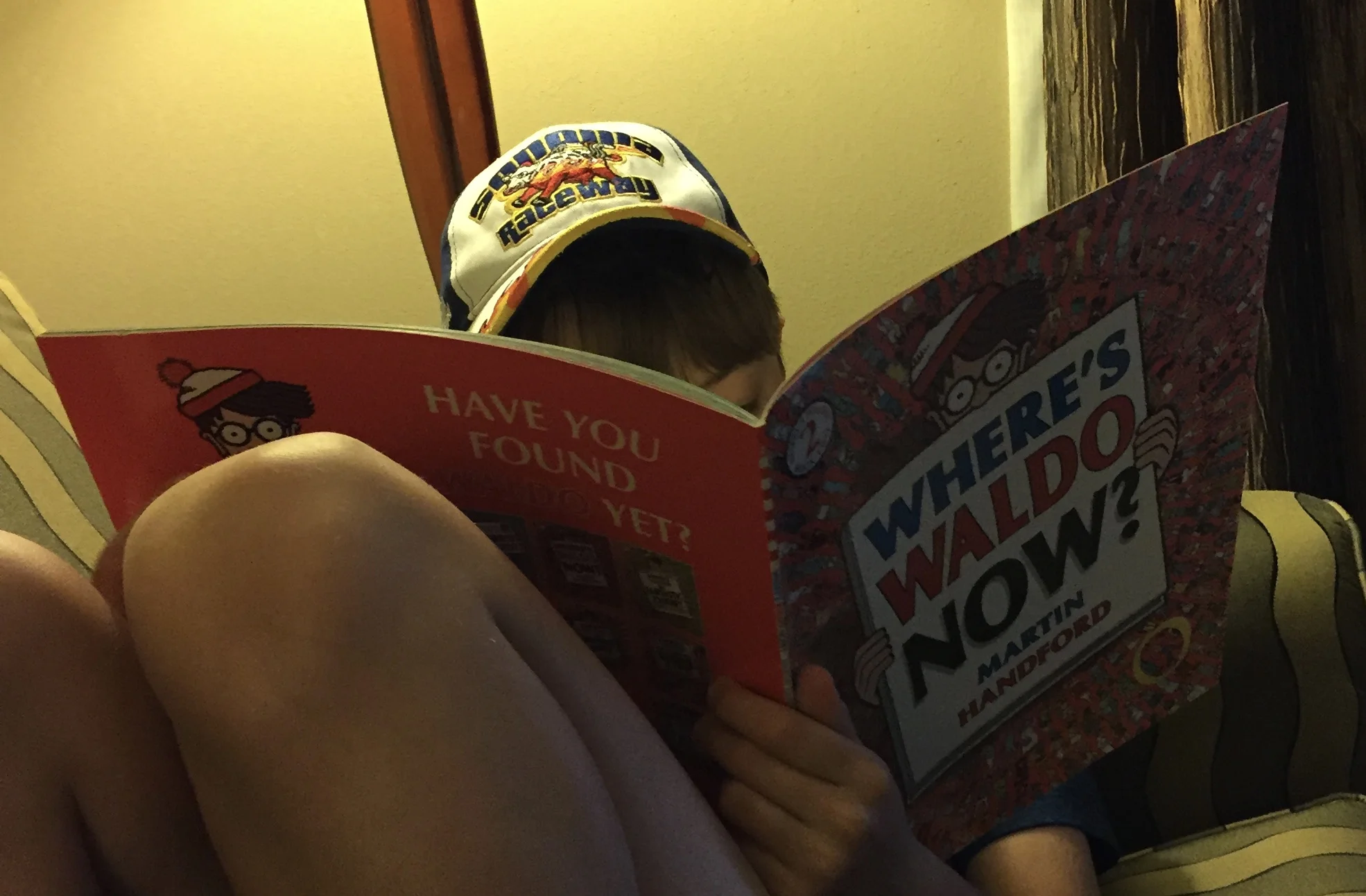 Saturday in the hotel: He searched for Waldo and played with this Hot Wheels cars.