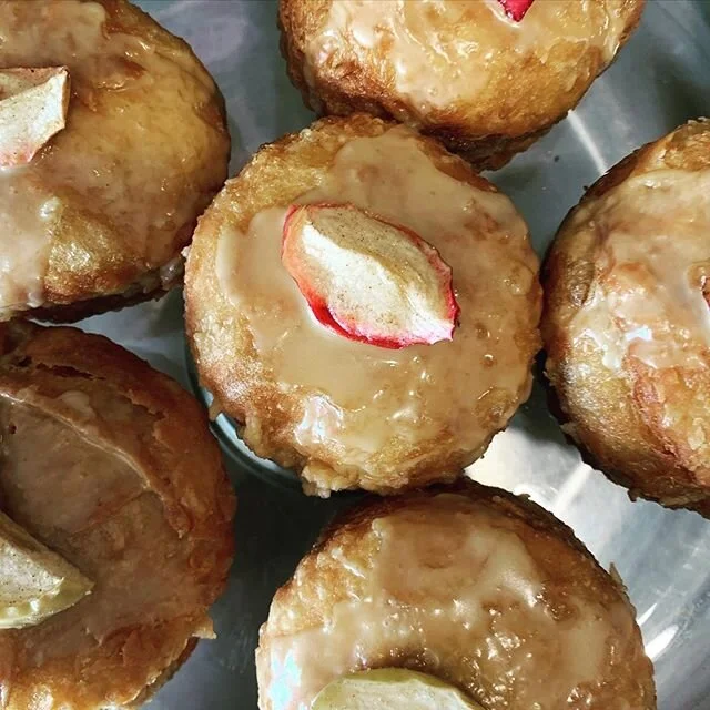 Just in! These incredible #caramelapple Doughssants thanks to the tireless overnight efforts of @preesaadeline . Swing by with your #maskup and #treatyoself this fine Brooklyn morning ❣️