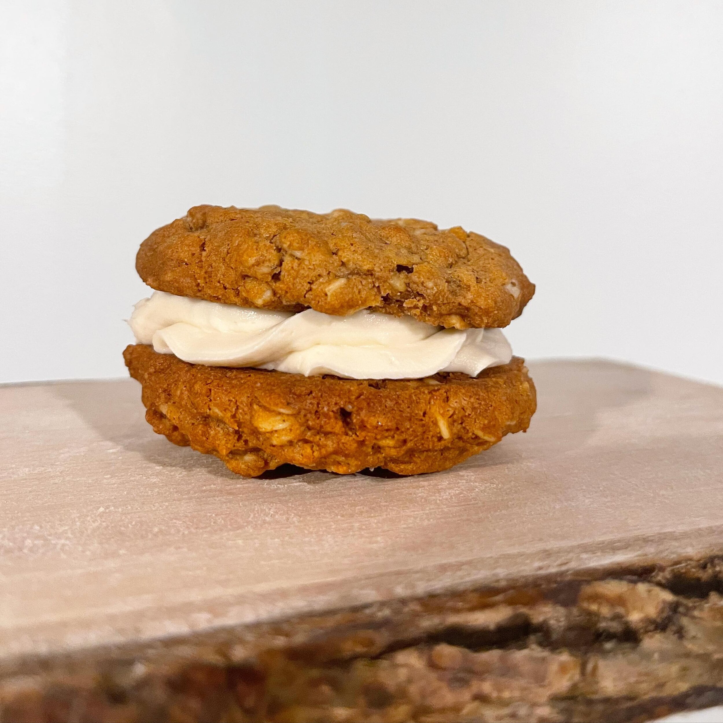 Attention Bushwick! 🚨 You can get our Gf Oatmeal Cream pies, raspberry bars and chocolate oat pecan bars over @wyckoff_starr_coffee_shop A perfect treat to enjoy in @mariahernandezpark