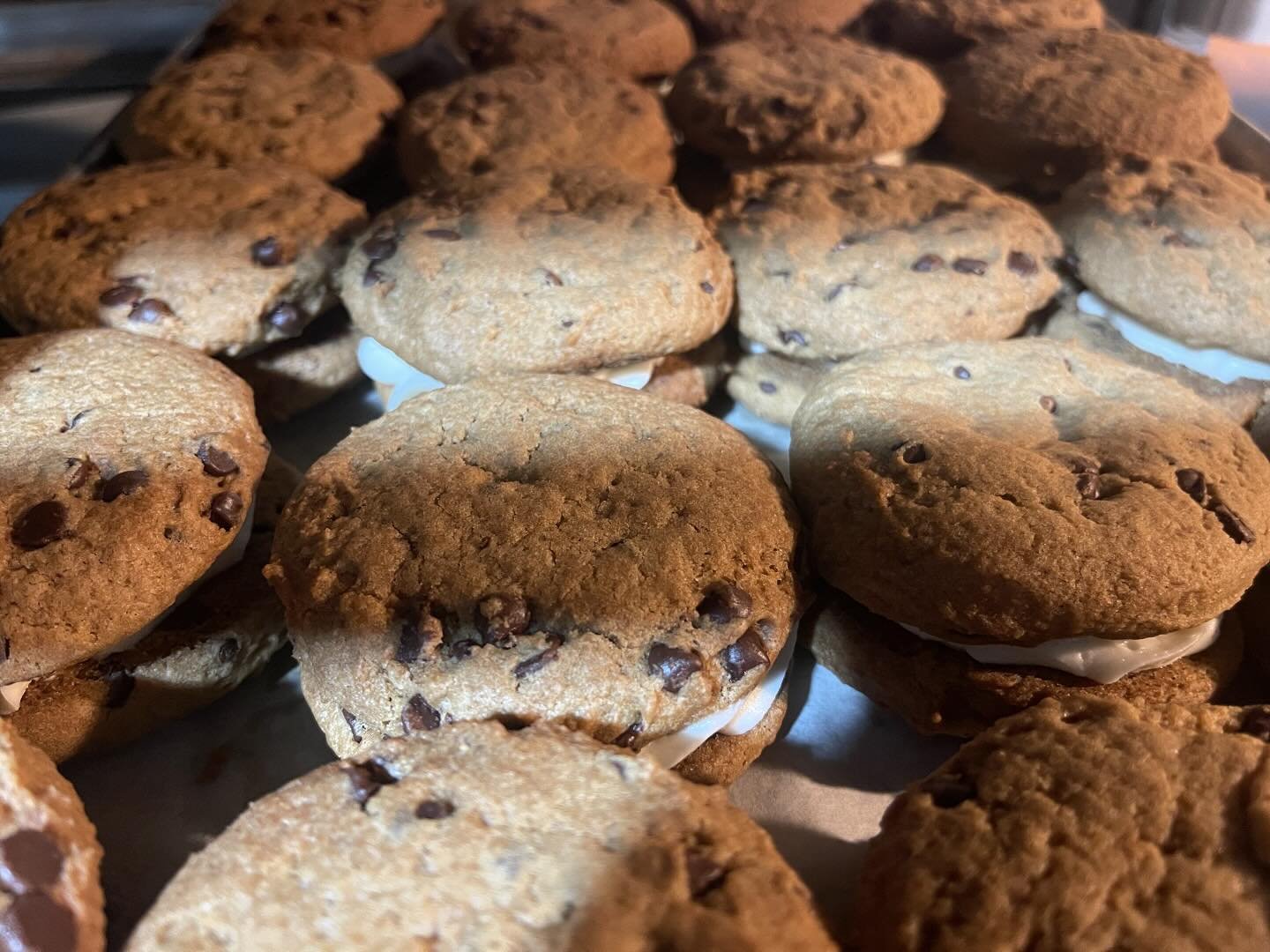 Chocolate Chip Cookie Sandwiches available @elbarriobk @hibiscusbrew AND @auberginecafe