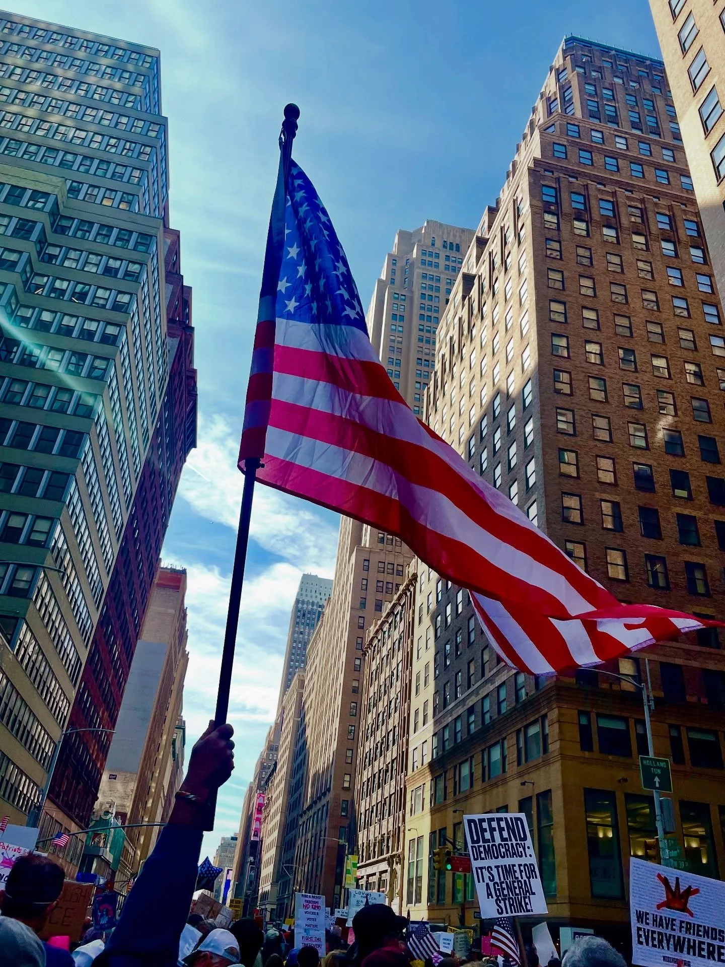 The PEOPLE, UNITED, will never be defeated. 
βπ«π
#nokings 
@nokings.usa @nokingsnyc 
#wethepeople #united #newyorkcity