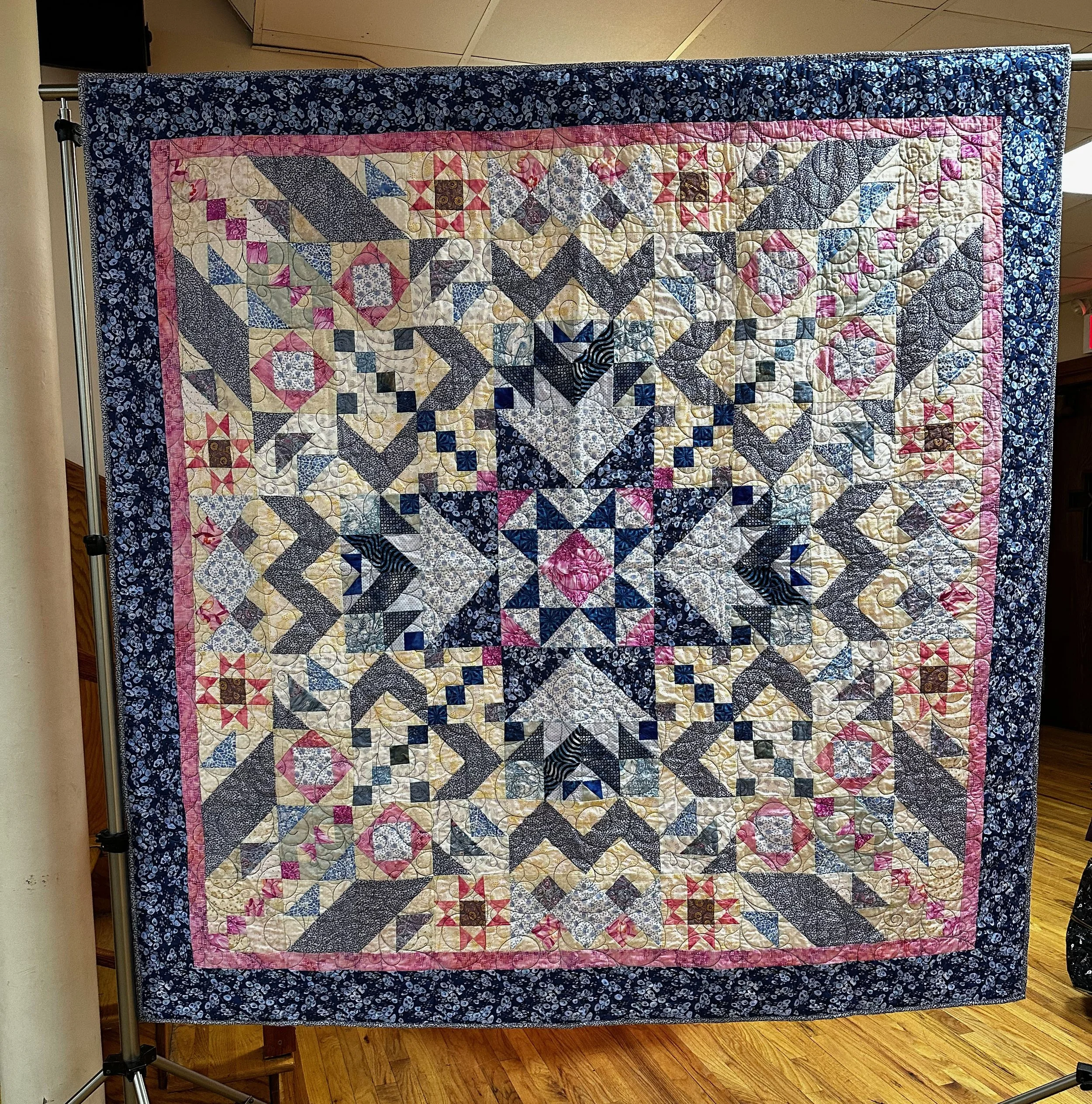 Raffle Quilt, made by Debbie Breckenridge