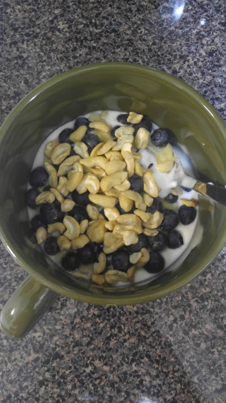 Greek yogurt with blueberries, cashews, and honey