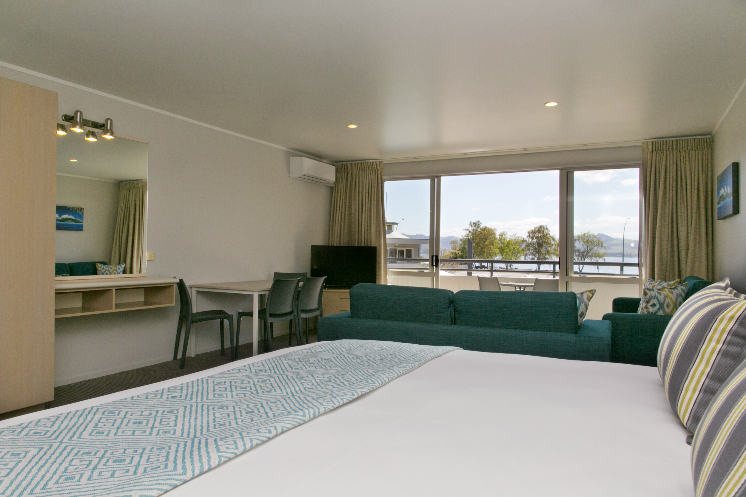 Spa Studio with Views of Lake Taupo