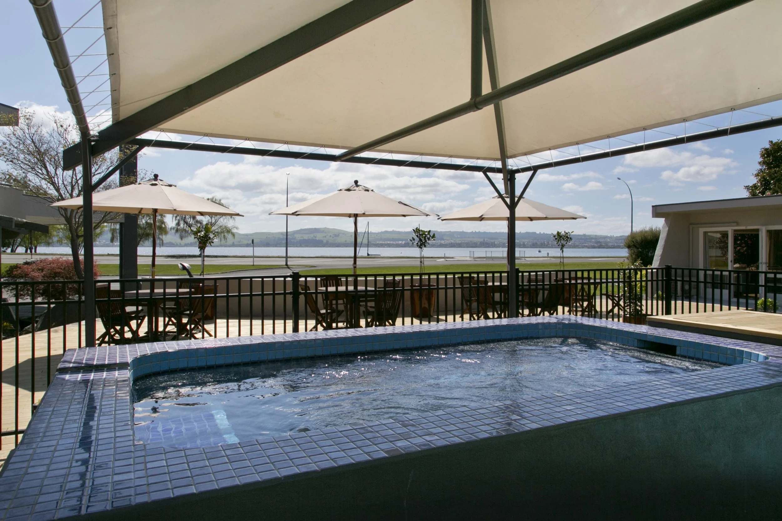 pool area spa pool 2-min.jpg