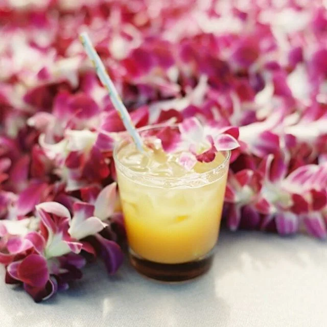Destination Wedding | We love a good cocktail greet for our guests on arrival and what is better than arriving to Hawaii and being greeted with a Mai Tai and a pineapple straw?! | Photo @omalleyphotographers |