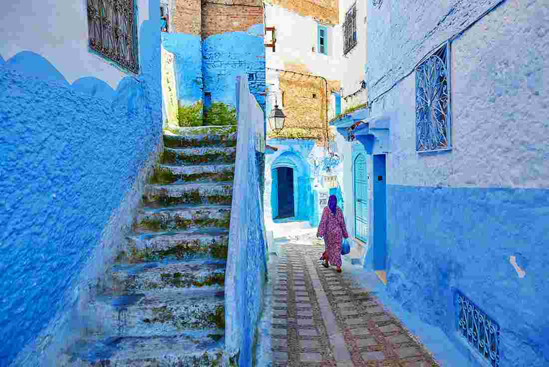 Morocco-Chefchaouen-Medina-Woman-Alley-Blue.jpg
