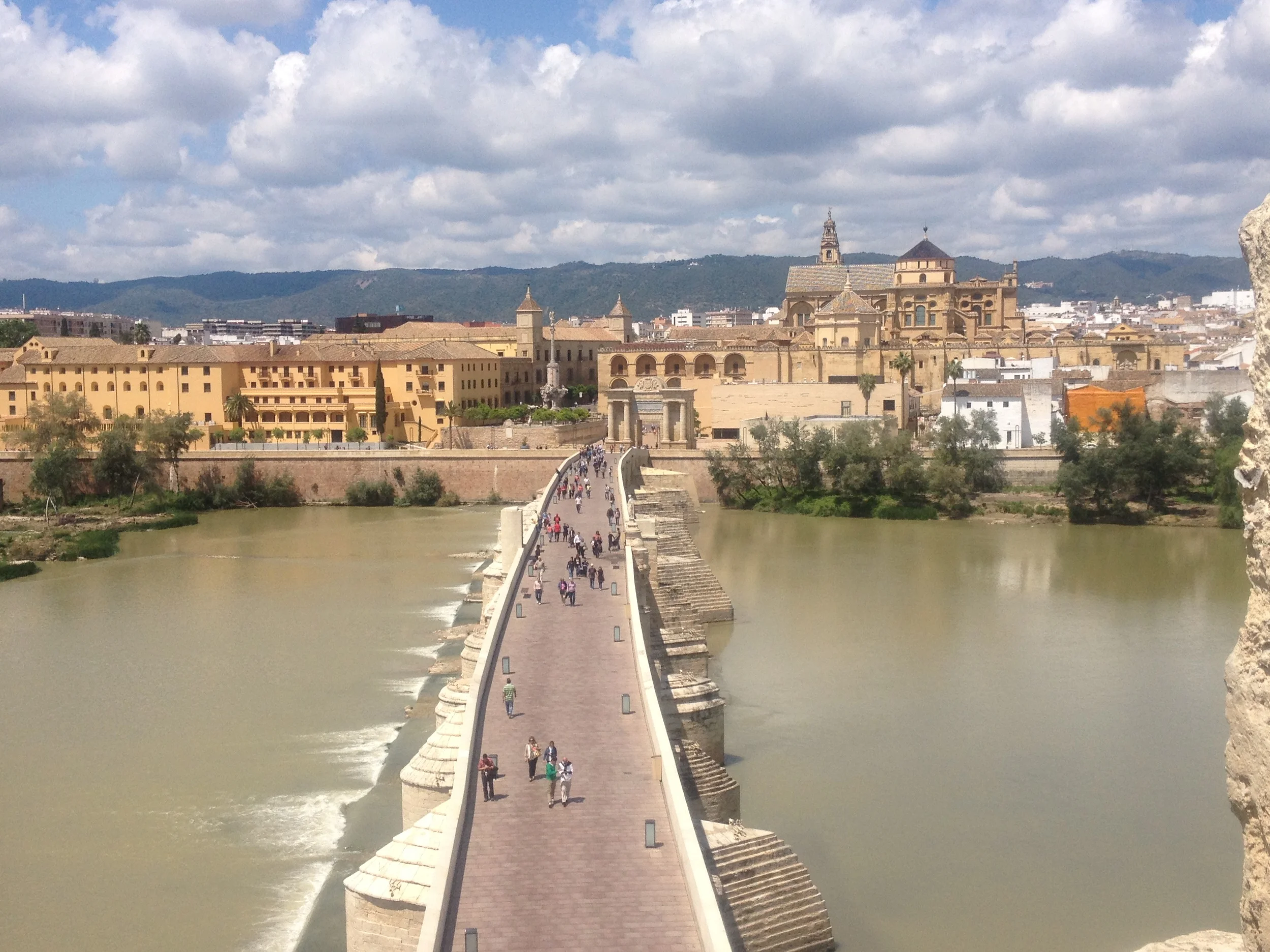 Bridge-in-Cordoba-over-Wadi-Al-Kabir.jpg