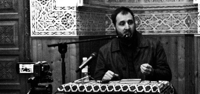 Muhammad Isa García durante una charla.