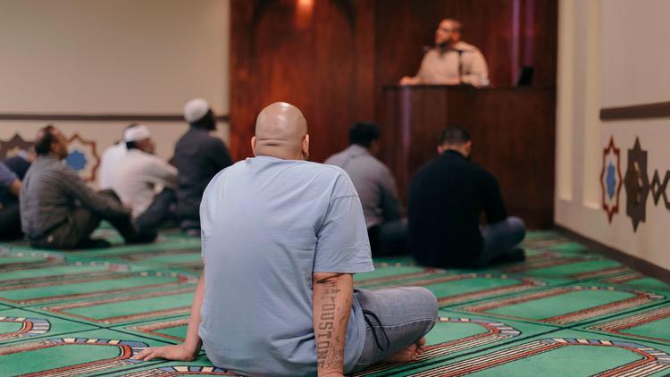 Members of the congregation meet for prayer led by Imam Isa Parada, Friday, March 3, 2017 at Centro Islámico. (Todd Spoth / For The Times)