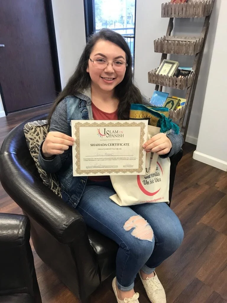Gloria Takes Her Shahada After First Visit to IslamInSpanish Centro Islamico